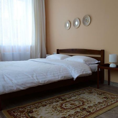 Central Comfortable One-Bedroom Apartment Chisinau Luaran gambar