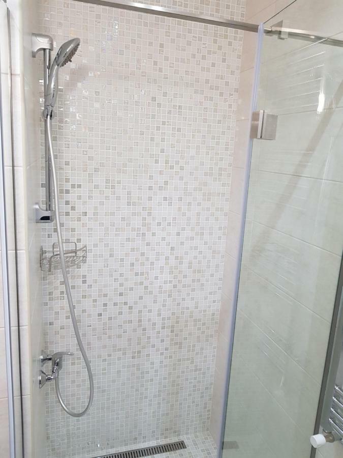 Central Comfortable One-Bedroom Apartment Chisinau Luaran gambar